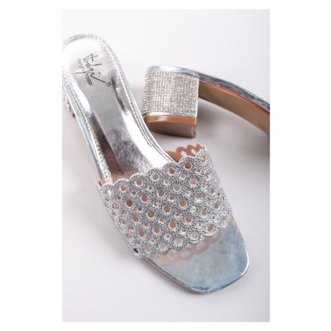 Stříbrné pantofle na hrubém podpatku Parvati Sergio Todzi