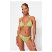 Trendyol zelené texturované bikini spodní díl s pravidelnými nohavičkami