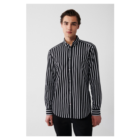 Avva Men's Black 100% Cotton Oxford Buttoned Collar Striped Regular Fit Shirt