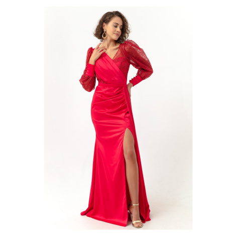 Dámské červené dlouhé saténové večerní šaty Lafaba s dvojitým límcem a třpytkami.