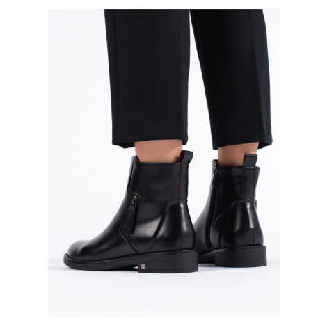 Krásné kotníčkové boty černé dámské na plochém podpatku W. POTOCKI