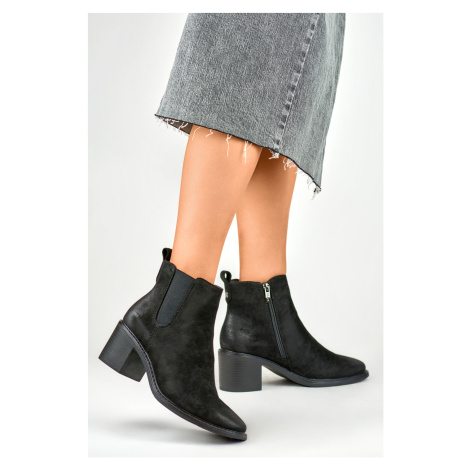 Černé semišové dámské kotníkové boty s pohodlným podpatkem
