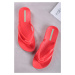 Červené gumové pantofle Comfy