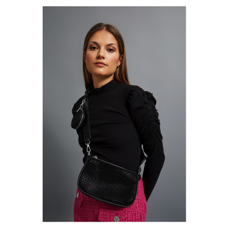 Marisse Black Zippered Shoulder Bag