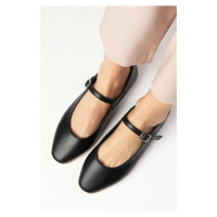 Mio Gusto Gillian Women's Flat Toe Flat Shoes in Black.