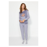 Trendyol Kouřově šedý wellsoft pyžamový set s motivem medvídka - tričko, kalhoty a pletené pyžam