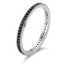Stříbrný prsten s černými kamínky