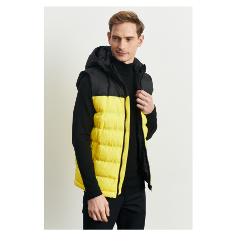 AC&Co / Altınyıldız Classics Men's Black-yellow Standard Fit Regular Cut Hooded Puffer Vest