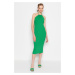 Trendyol zelené vypasované výstřihy s výstřihem vlnitými flexibilními midi pletenými šaty