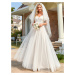 Vzdušné šaty pro nevěstu s krajkovým detaily