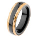 Keramický prsten černé barvy, broušené ocelové pásy ve zlatém odstínu