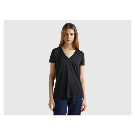 Benetton, V-neck T-shirt In Sustainable Viscose United Colors of Benetton