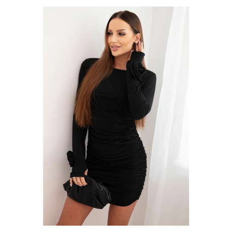 Kesi Dámské šaty z viskózy přiléhavé s nařasením a květinami na rukávech Barva: Černá