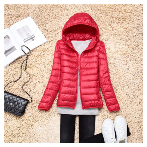 Prošívaná dámská bunda péřovka s kapucí
