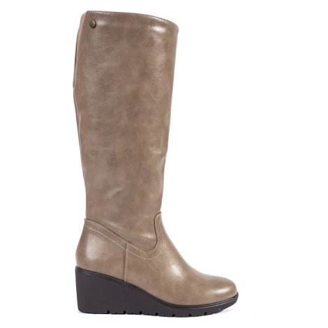 Krásné dámské kozačky hnědé na klínku