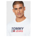 Tommy Hilfiger TOMMY JEANS pánské bílé tričko s dlouhým rukávem SUSTAINABLE LOGO LONGSLEEVE T-SH