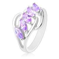 Prsten ve stříbrném odstínu, světle fialová zirkonová zrnka, lesklé oblouky