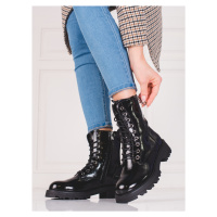 Trendy dámské kotníčkové boty černé na plochém podpatku