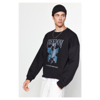 Trendyol Black Men's Oversize/Wide-Fit Crew Neck Printed Fleece Interior Cotton Sweatshirt.