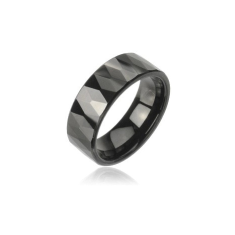 Wolframový prsten se vzorem broušených černých kosočtverců Šperky eshop