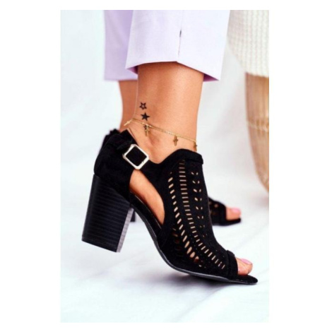 Elegantní černé boty s výřezy na hrubém podpatku pro dámy