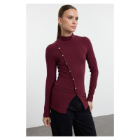 Trendyol Claret Red Fitted/Body-Sit Button Detailed Elastic Knitted Blouse