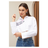 Laluvia White Heart-Motto Printed Crop Shirt