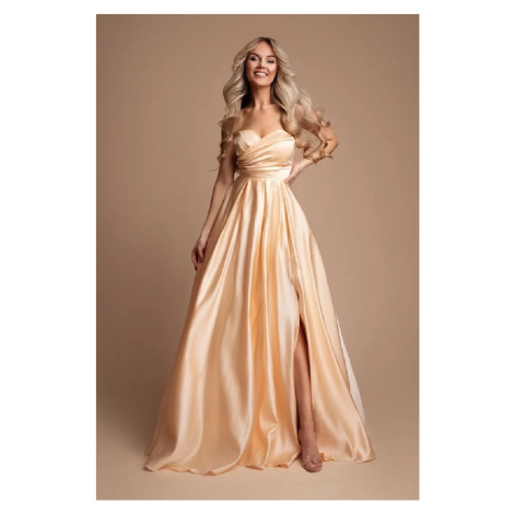 Zlaté lesklé šaty s rozparkem