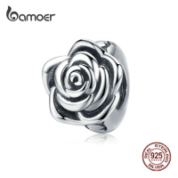 Stříbrný přívěsek texturovaná růže SCC1101 LOAMOER