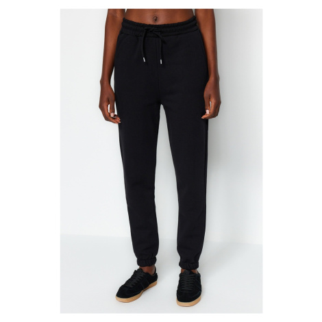 Trendyol Black Fleece Basic pletené tepláky