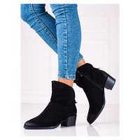Trendy černé kotníčkové boty dámské na širokém podpatku