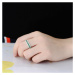 Stříbrný prsten s ozdobnými zelenými kameny FanTurra