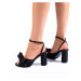 Komfortní dámské černé sandály na širokém podpatku