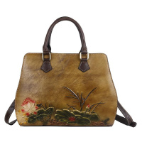 Luxusní kožená kabelka s barevným vzorem