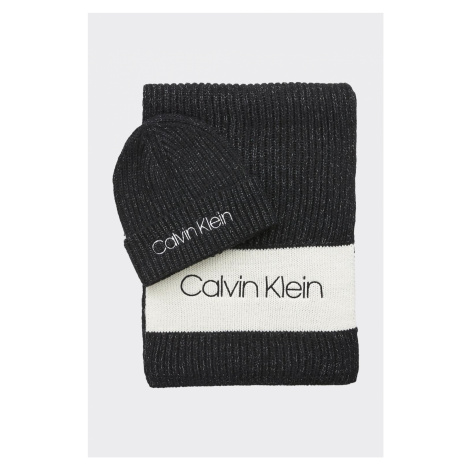 Calvin Klein dárkové balení čepice + šála dámská - černá | Modio.cz