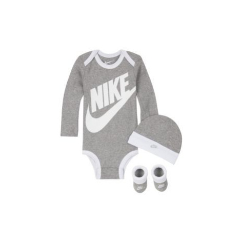 Nike futura logo ls hat / bodysuit / bootie 3pc 6-12 m
