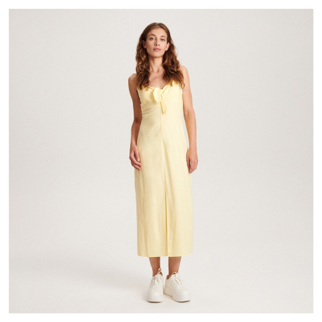 Žluté šaty na ramínka