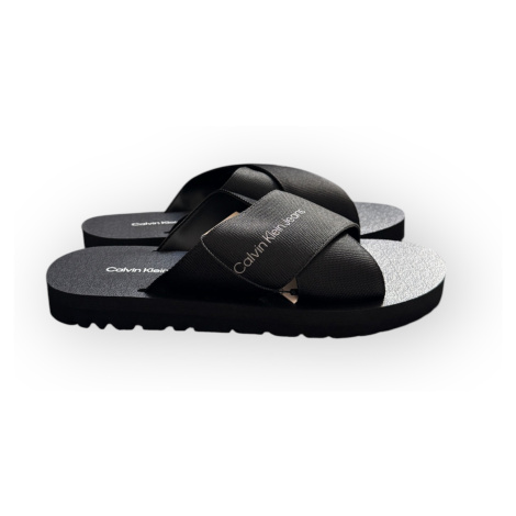 Calvin Klein CROSS SANDAL SLIPON Pánské pantofle 41 EU YM0YM009420GT