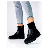Komfortní černé dámské kotníčkové boty na plochém podpatku