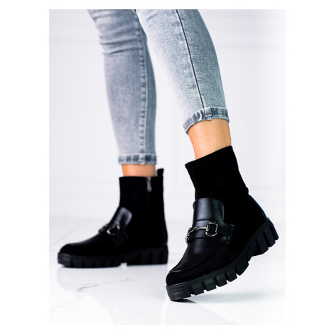 Komfortní černé dámské kotníčkové boty na plochém podpatku VINCEZA