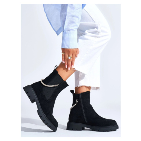 Krásné kotníkové boty dámské černé na platformě