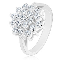 Lesklý prsten ve stříbrné barvě, velký květ z kulatých čirých zirkonků