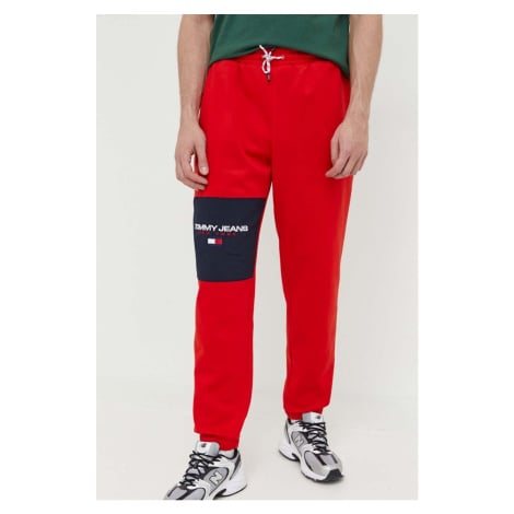 Tepláky Tommy Jeans červená barva, s aplikací Tommy Hilfiger