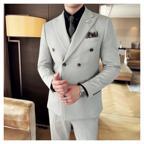 Módní třídílný pánský oblek s dvouřadým sakem a vestou