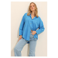 Trend Alaçatı Stili dámská modrá vzorovaná oversize lněná košile ve stylu aviátor