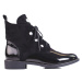 Klasické dámské černé kotníčkové boty na plochém podpatku