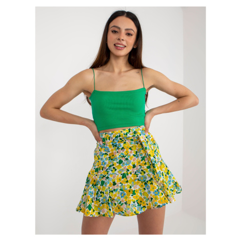 Žlutá a zelená květinová krátká sukně-šortky Fashionhunters