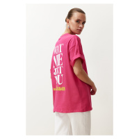 Trendyol Fuchsia 100% Cotton Back and Front Motto Printed Oversize/Comfortable Fit Knitted T-Shi