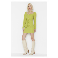 Trendyol Limitovaná edice zelených plisovaných šatů