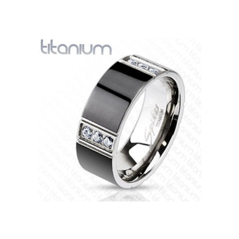 Prsten z titanu předělený čtyřmi řadami čirých zirkonů Šperky eshop